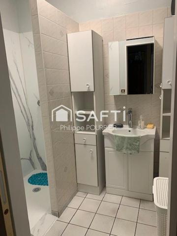 Jolie maison de ville en parfait état avec garage proche de tous commerces