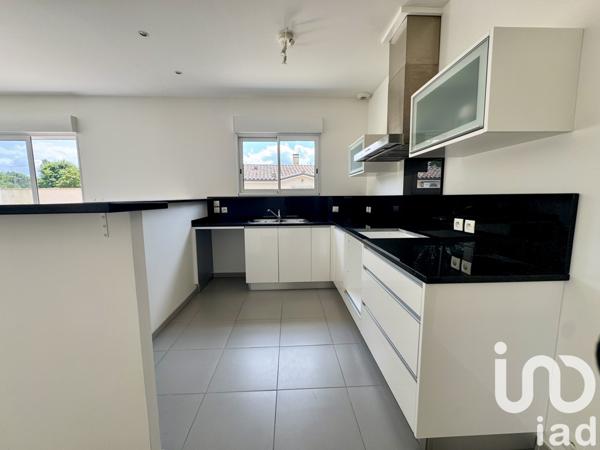 House for sale 4 rooms 85 m² Léognan