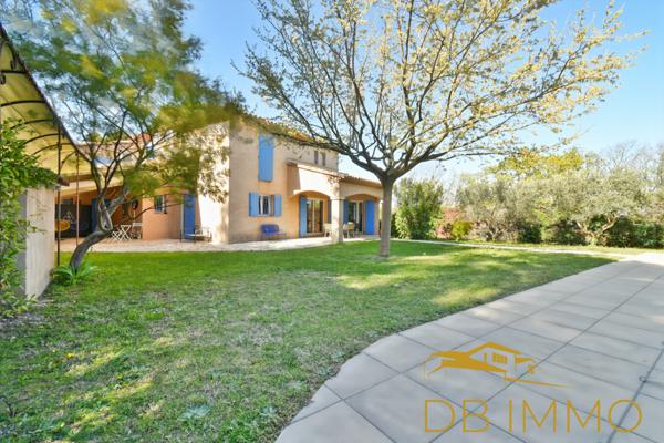 Châteauneuf-de-Gadagne (84470) Belle maison contemporaine de 168 m² à Châteauneuf-de-Gadagne, avec piscine, terrasses, jardin, garage...