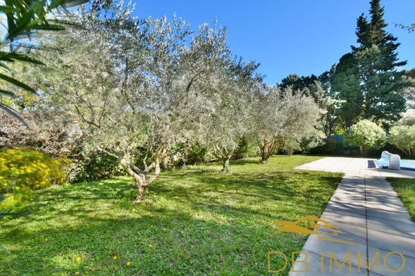 Châteauneuf-de-Gadagne (84470) Belle maison contemporaine de 168 m² à Châteauneuf-de-Gadagne, avec piscine, terrasses, jardin, garage...