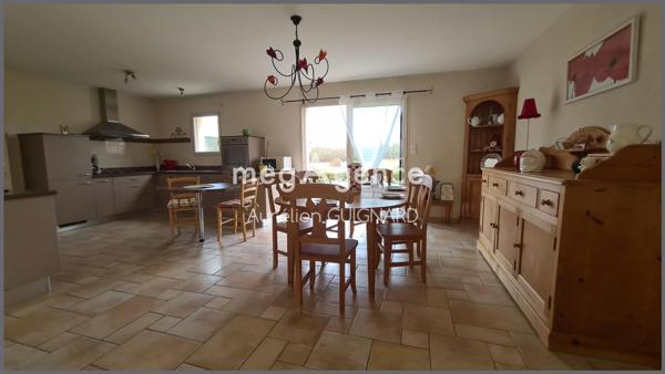 Maison à BRESSUIRE, 79300 - 6 pièces 100m²