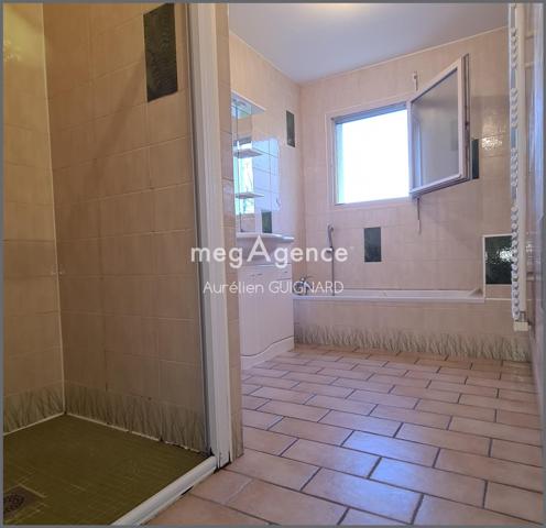 Maison à BRESSUIRE, 79300 - 6 pièces 100m²