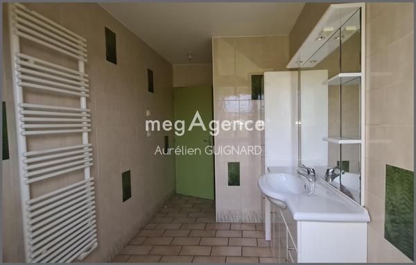 Maison à BRESSUIRE, 79300 - 6 pièces 100m²