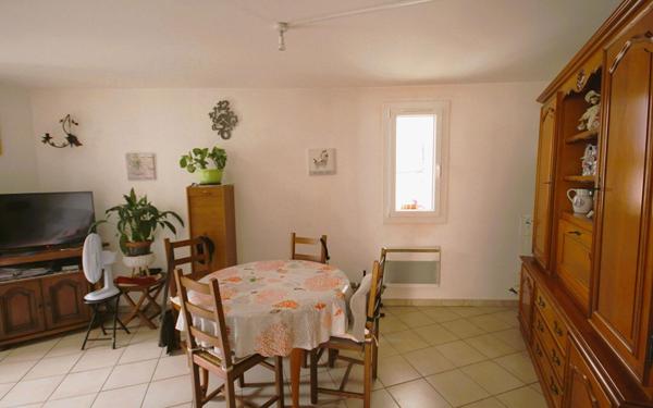 Immeuble à vendre    9 pièces •  Les Vans