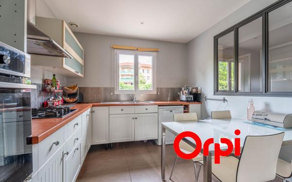 Maison à vendre    5 pièces • 104 m2 Saint-Genis-Laval