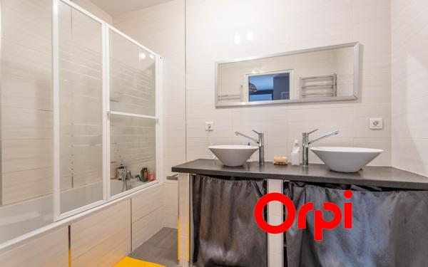 Maison à vendre    5 pièces • 104 m2 Saint-Genis-Laval