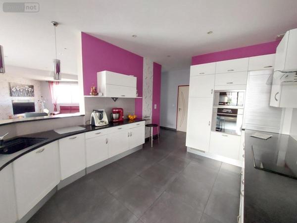 Maison à vendre à Cossé-le-Vivien en Mayenne (53230), ref : 53032-997