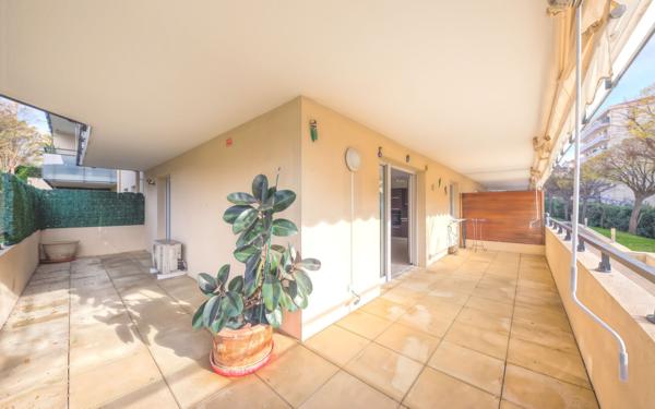 Appartement à vendre    2 pièces • 44 m2 Vallauris