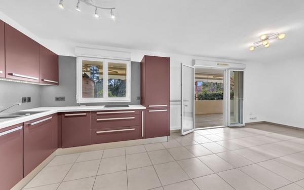 Appartement à vendre    2 pièces • 44 m2 Vallauris