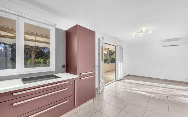 Appartement à vendre    2 pièces • 44 m2 Vallauris