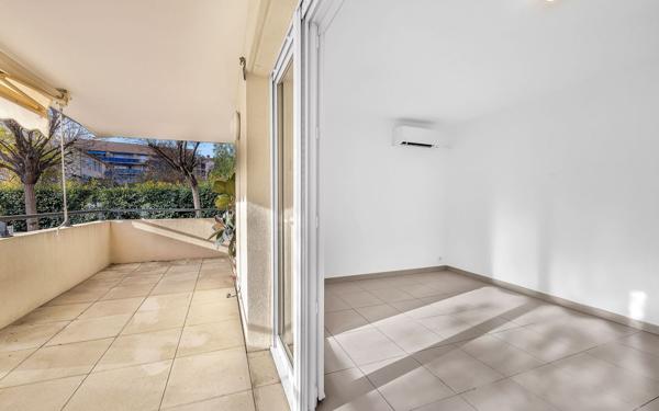 Appartement à vendre    2 pièces • 44 m2 Vallauris