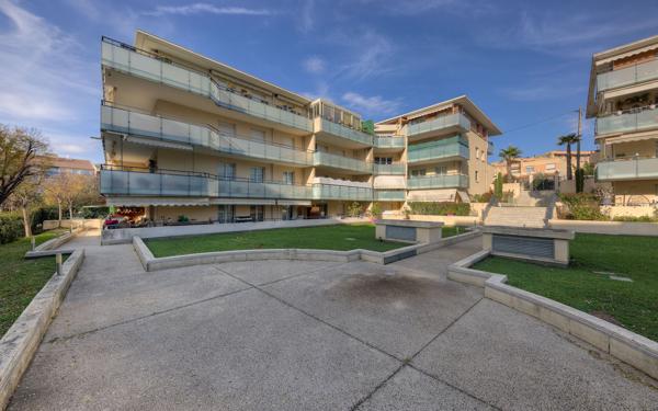 Appartement à vendre    2 pièces • 44 m2 Vallauris