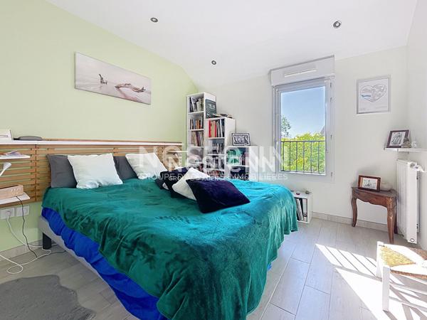 Appartement Bois D Arcy 3 pièce(s) dernier étage + terrasse + parking + box