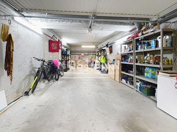 Appartement Bois D Arcy 3 pièce(s) dernier étage + terrasse + parking + box