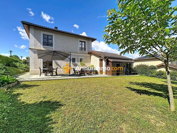 Vente                                                      Maison
                        
                     5 pièces                      110 m2                     à L'Isle-d'Abeau