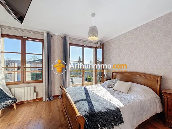 Vente                                                      Maison
                        
                     5 pièces                      110 m2                     à L'Isle-d'Abeau