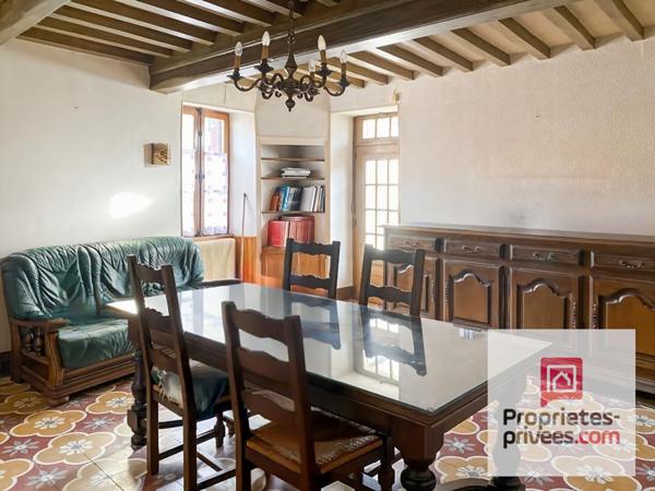 Exclusif !!  VIEUX-CHATEAU à vendre deux maisons à rénover avec grand terrain et double cour , et dépendances