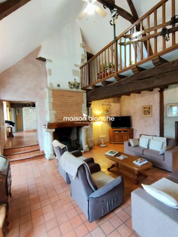 LONGERE A VENDRE : VILLEVEQUE