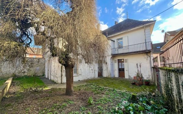 Maison à vendre    7 pièces •  Saint-Genix-sur-Guiers