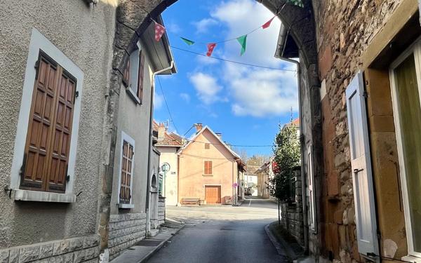 Maison à vendre    7 pièces •  Saint-Genix-sur-Guiers