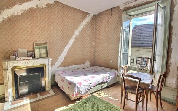 Maison à vendre    7 pièces •  Saint-Genix-sur-Guiers