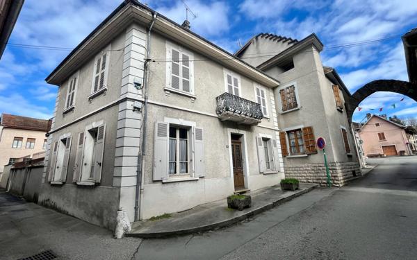 Maison à vendre    7 pièces •  Saint-Genix-sur-Guiers