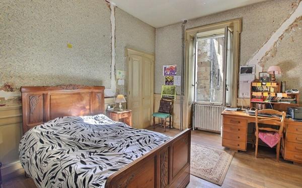 Maison à vendre    7 pièces •  Saint-Genix-sur-Guiers