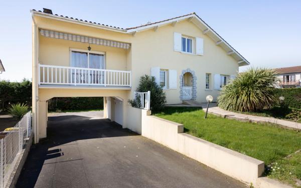 Maison à vendre    6 pièces •  Aire-sur-l'Adour