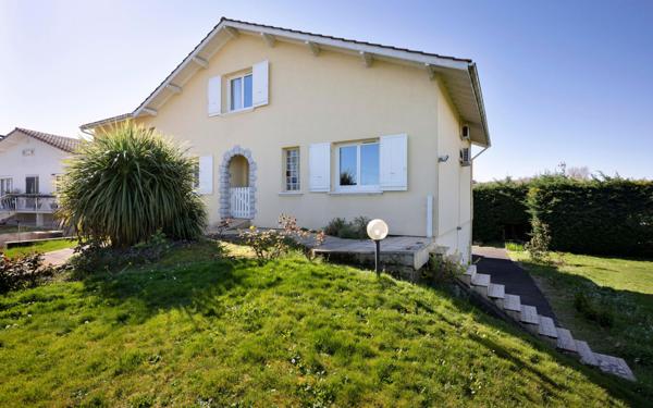 Maison à vendre    6 pièces •  Aire-sur-l'Adour