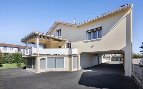 Maison à vendre    6 pièces •  Aire-sur-l'Adour