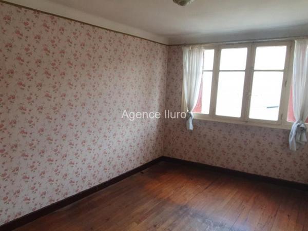 Maison - Oloron-sainte-marie - Réf.:205418 PETIT PRIX A SAISIR EN EXCLUSIVITE - MAISON DE VILLE AVEC JARDINET ET GARAGE AU COEUR D'OLORON