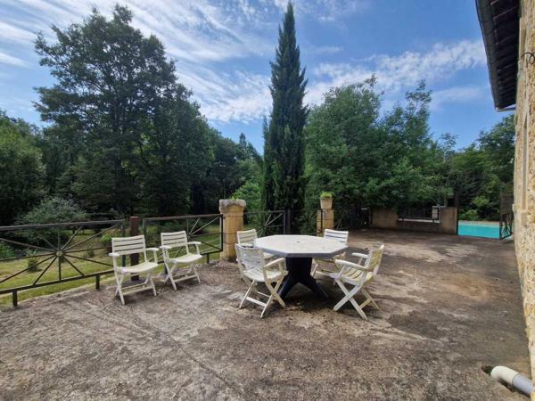 Maison ancienne - Le bugue Propriété en pierres avec piscine sur 4 ha en parc et bois.