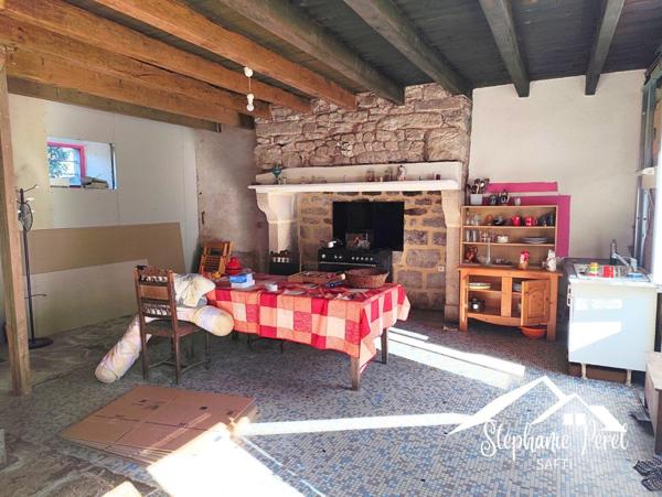 Maison avec grange et panneaux solaires à rénover - Fort potentiel !