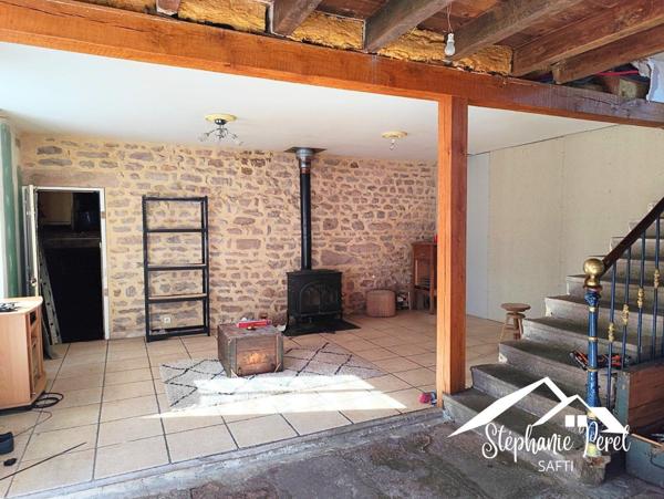 Maison avec grange et panneaux solaires à rénover - Fort potentiel !