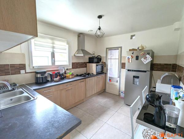 maison de 143 m² avec piscine et appartement indépendant