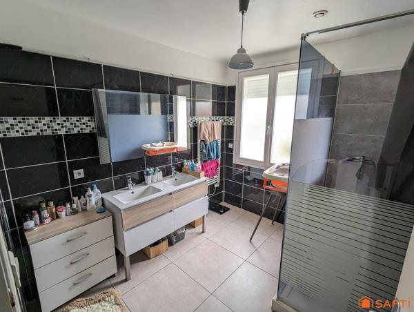 maison de 143 m² avec piscine et appartement indépendant