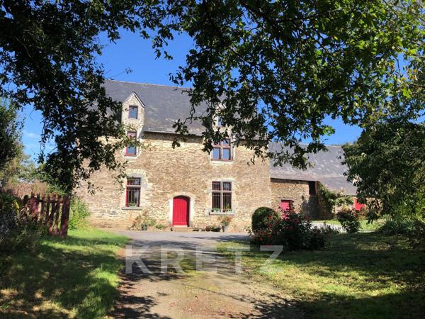 Petit Manoir du XVIe siècle dépendances et parc de près d’1ha en Haut Anjou