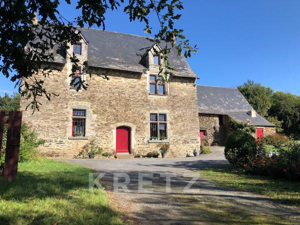 Petit Manoir du XVIe siècle dépendances et parc de près d’1ha en Haut Anjou