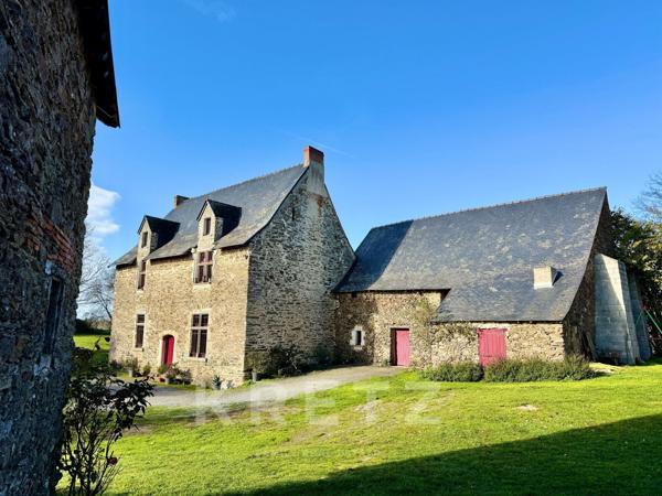 Petit Manoir du XVIe siècle dépendances et parc de près d’1ha en Haut Anjou