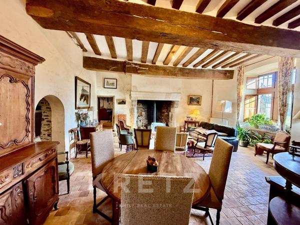 Petit Manoir du XVIe siècle dépendances et parc de près d’1ha en Haut Anjou