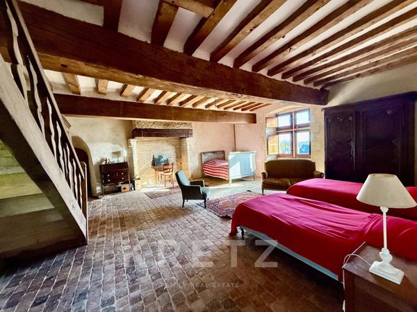 Petit Manoir du XVIe siècle dépendances et parc de près d’1ha en Haut Anjou