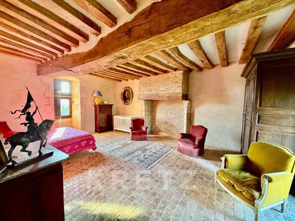 Petit Manoir du XVIe siècle dépendances et parc de près d’1ha en Haut Anjou