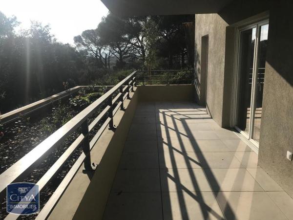 Appartement à louer 3 pièces 66.97m² Fréjus (83600)