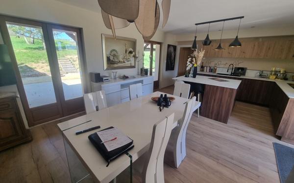 Maison à vendre    4 pièces • 156 m2 Saint-Yrieix-la-Perche