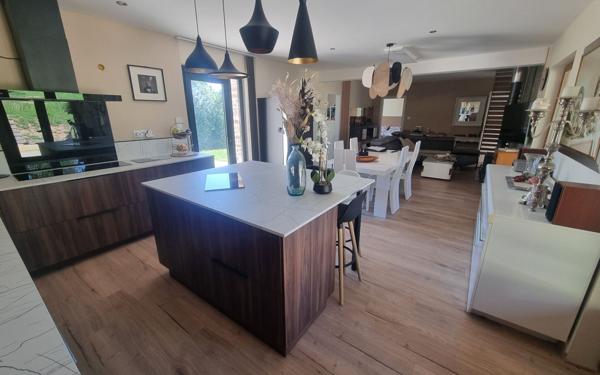 Maison à vendre    4 pièces • 156 m2 Saint-Yrieix-la-Perche