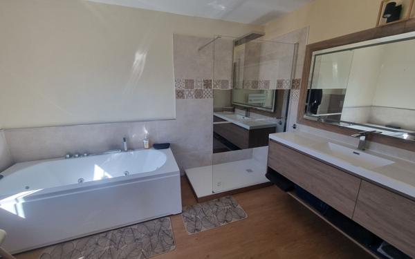 Maison à vendre    4 pièces • 156 m2 Saint-Yrieix-la-Perche