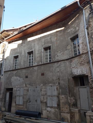 Yenne (73170) CENRE YENNE MAISON DE 550 M² AVEC COUR DE 100 M²