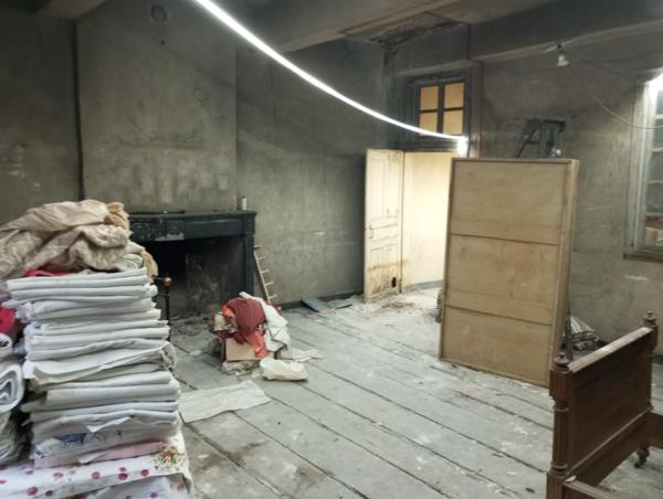 Yenne (73170) CENRE YENNE MAISON DE 550 M² AVEC COUR DE 100 M²