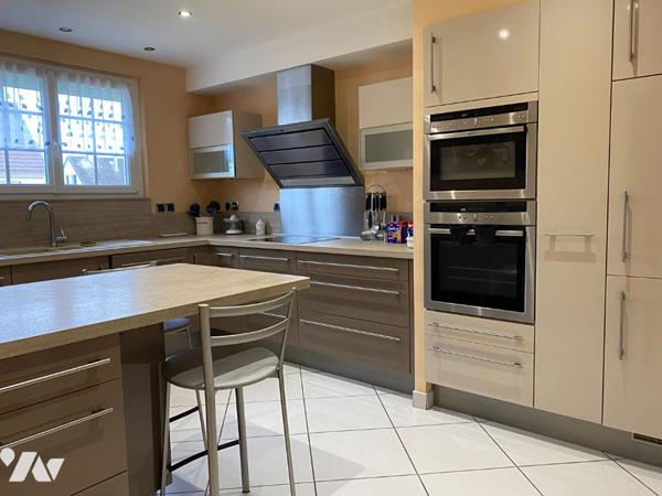 Maison Saint Lo 7 pièce(s) 174.73 m2