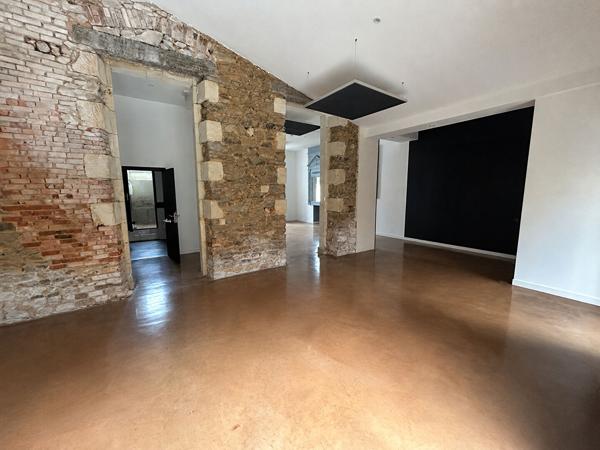 A LOUER- MAYENNE Local commercial Mayenne 220 m2 , Mayenne A LOUER- MAYENNE Local commercial Mayenne 220 m2 , Mayenne